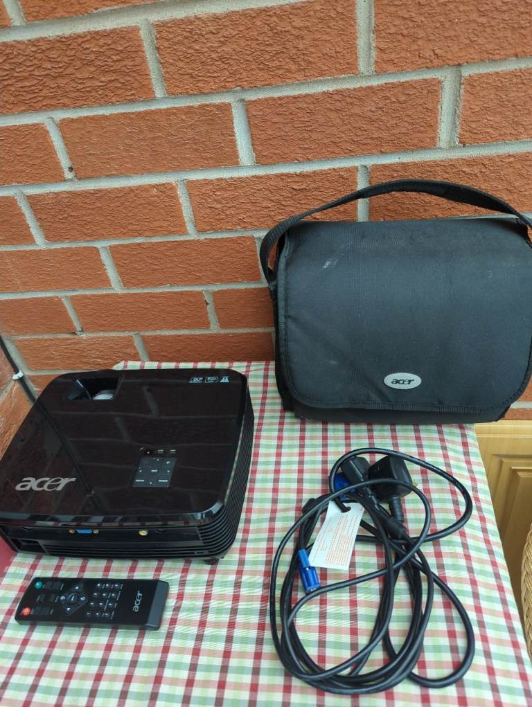 Acer X1130p Projector, Remote Control etc included