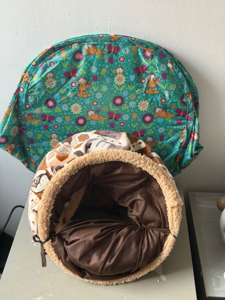 Cozy Pet Bed Bundle with Garfield Pop-Up Play Tent