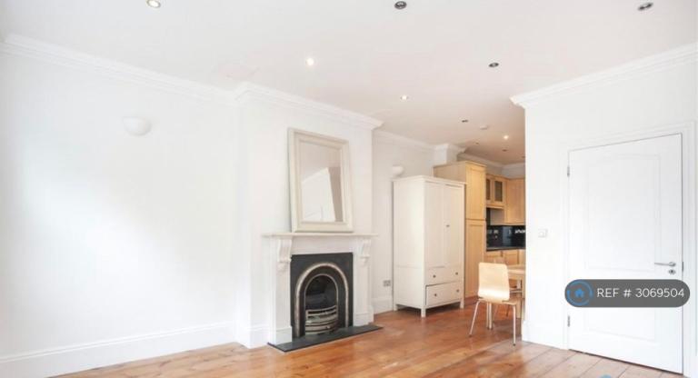 Studio flat in Tollington Way, London, N7 (#3069504)