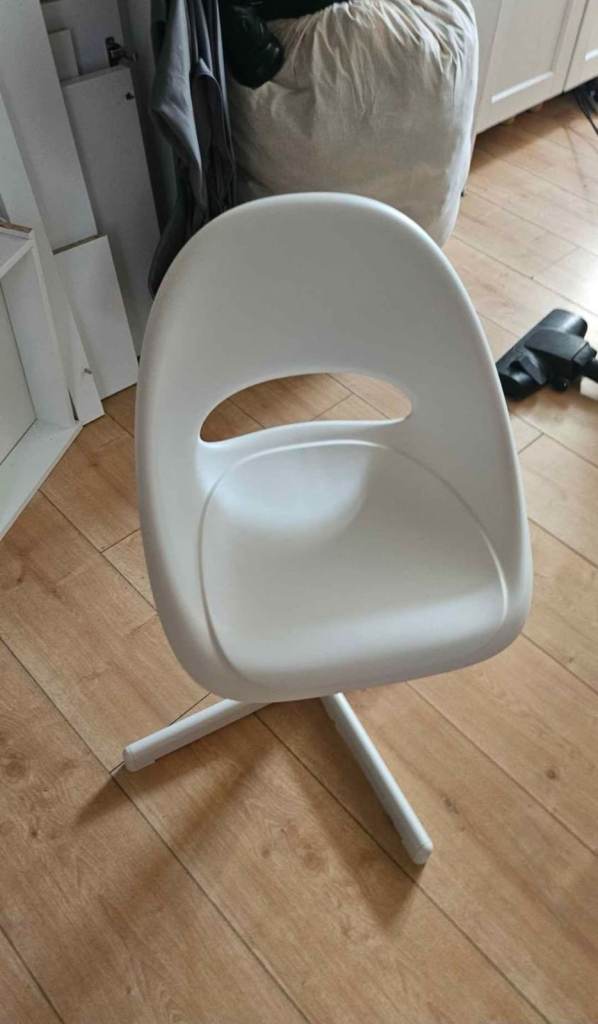 IKEA desk & swivel chair