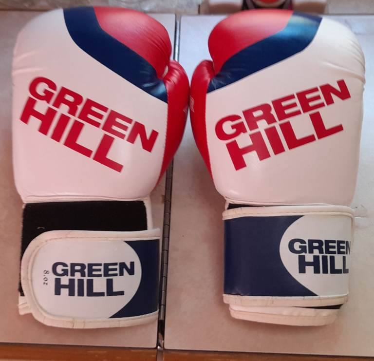 Green Hill Boxer Boxing Gloves 8oz - Good Condition