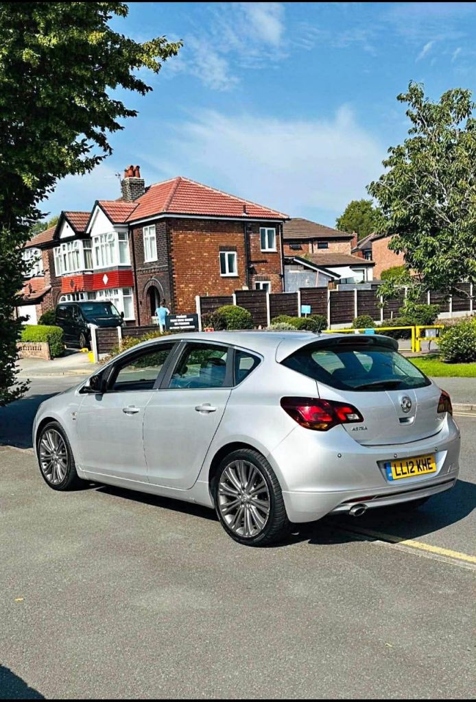Vauxhall, ASTRA, Hatchback, 2012, Manual, 1956 (cc), 5 doors