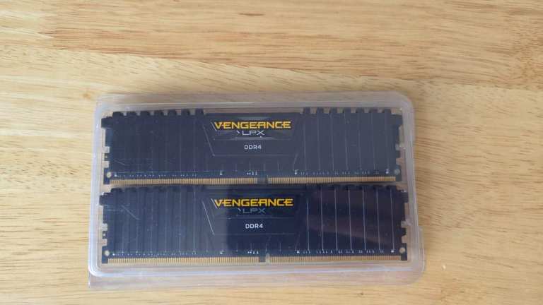 16GB DDR4 Corsair Kit (2*8, @3000 CL16)