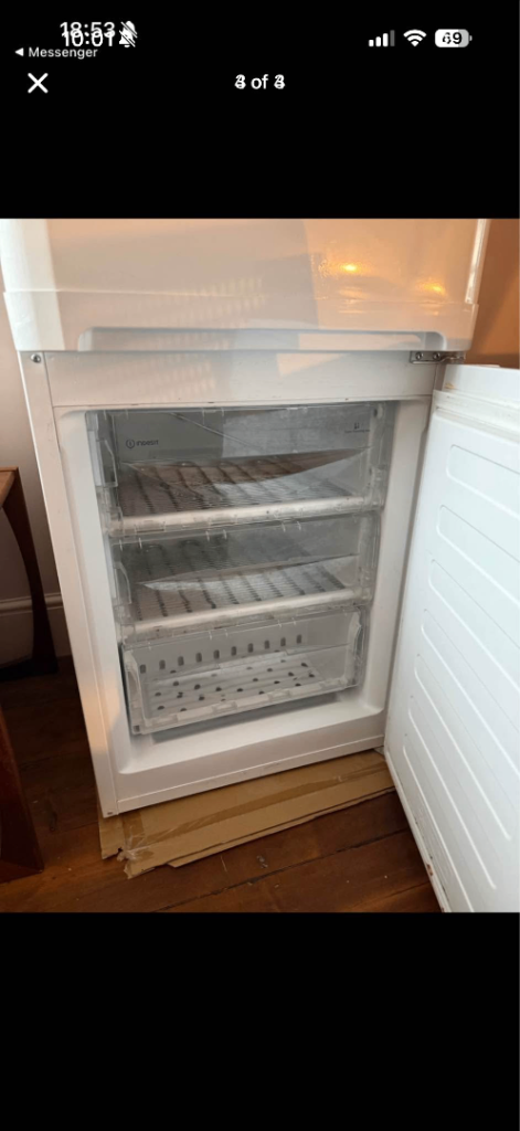 Indesit Fridge Freezer – White, Good Condition