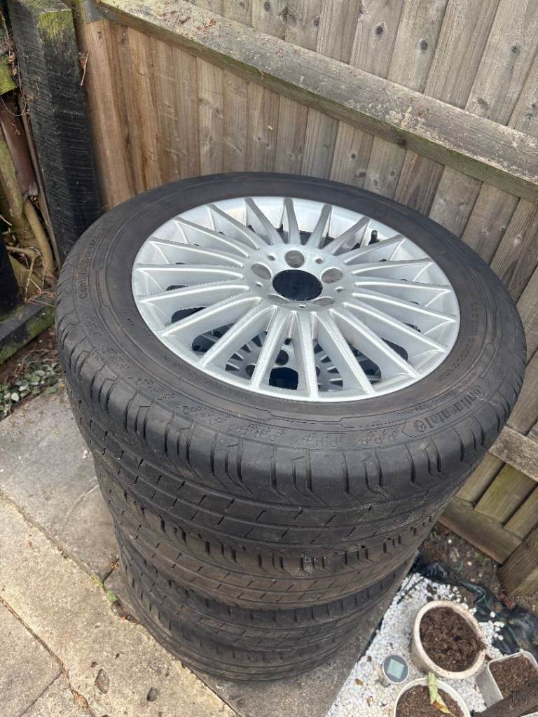 4 x Genuine 17" Mercedes Vito W447 Alloy Wheels & Continental Tyres (3 Good, 1 Dented)