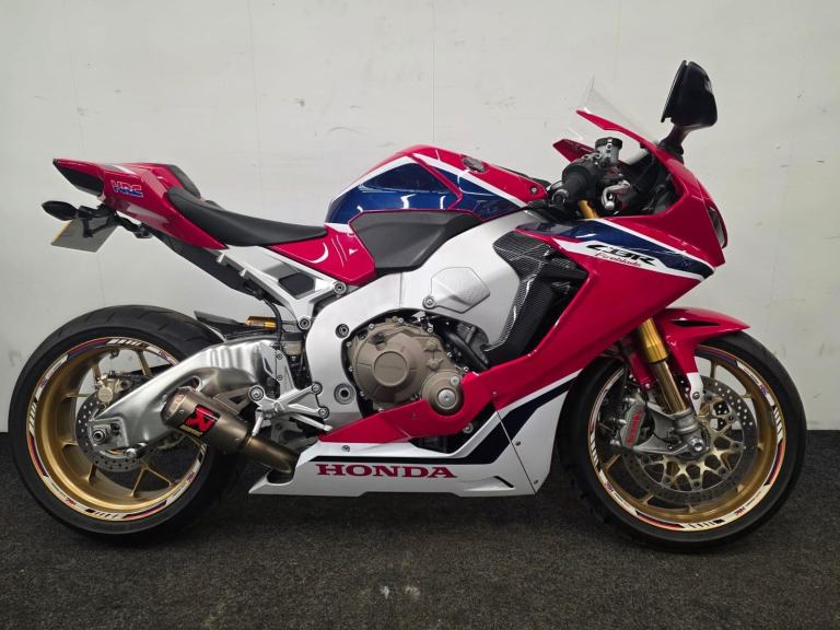 HONDA CBR 1000 FIREBLADE SP ** OHLINS SUSPENSION - AKRAPOVIC EXHAUST **