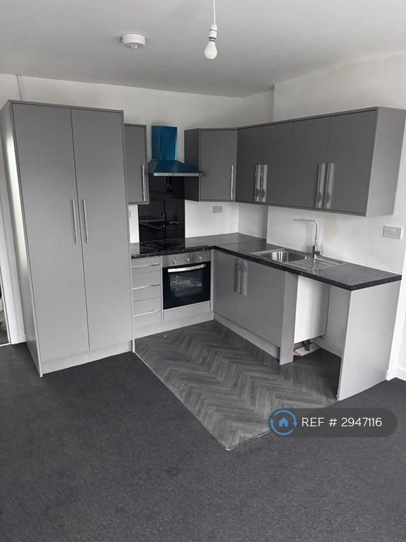 1 bedroom flat in Low St, Keighley, BD21 (1 bed) (#2947116)