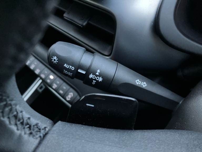 2025 Jeep Avenger 1.2 e-Hybrid Summit 5dr DCT Hatchback PETROL Automatic