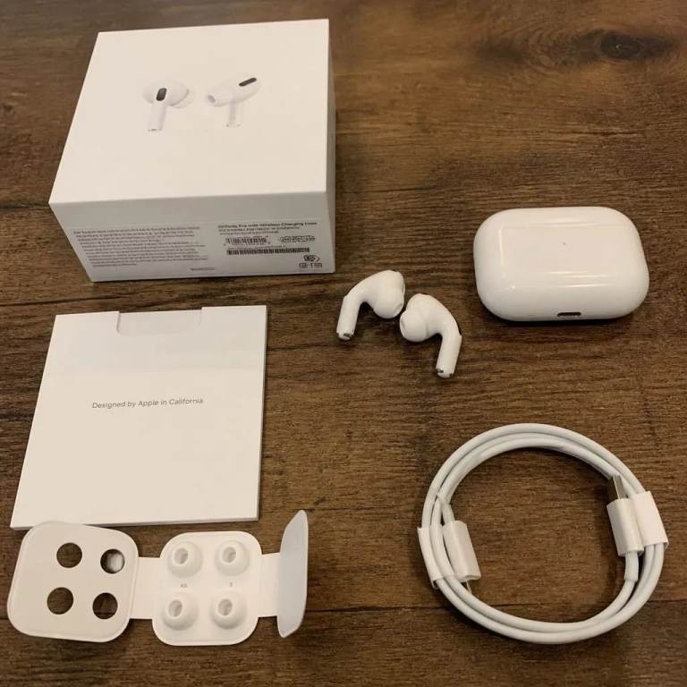 Apple AirPods Pro 2nd Generation - Excellent Condition