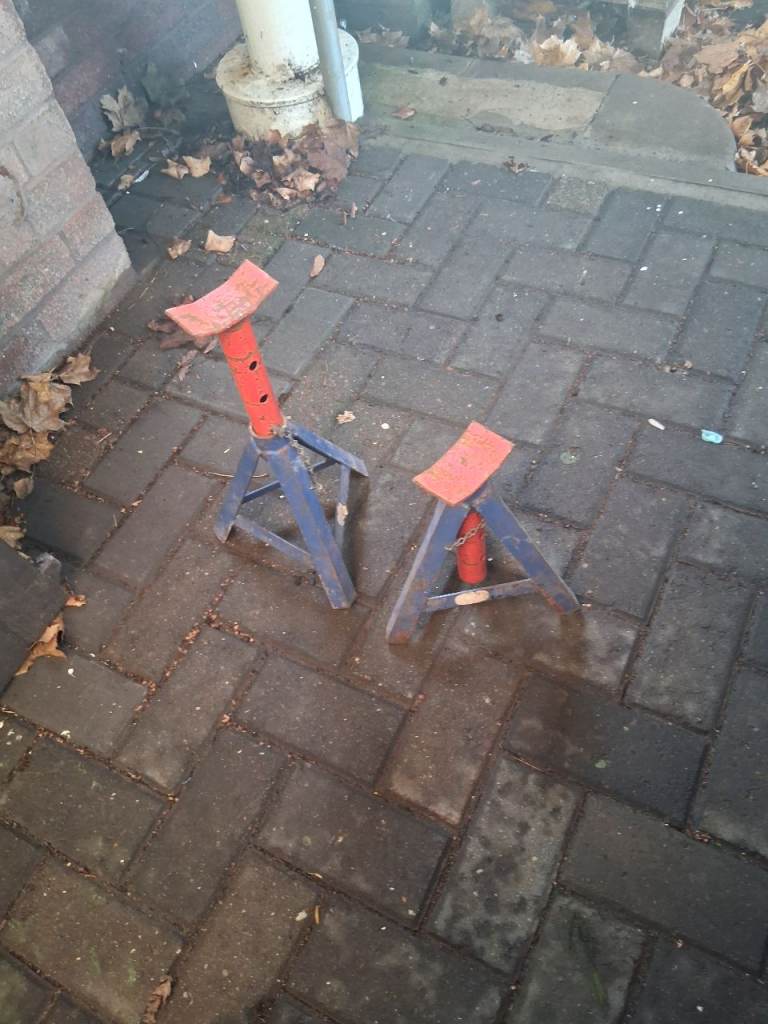 Jack stands