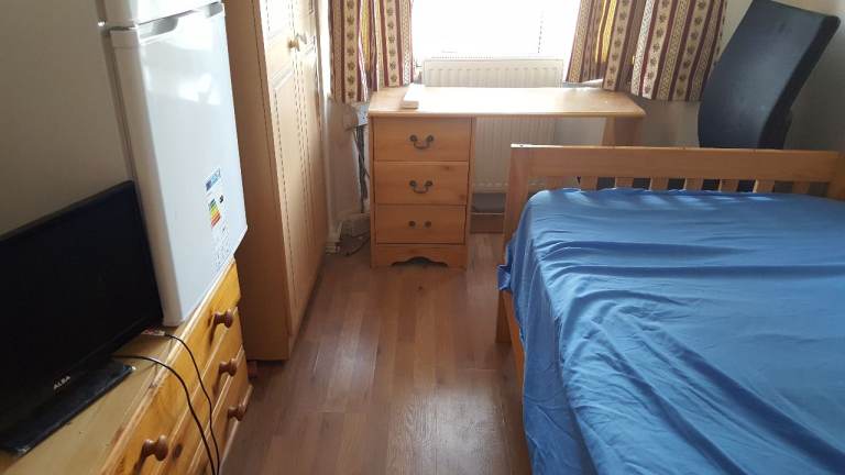 One Single room to rent -  Neasden near tube station.