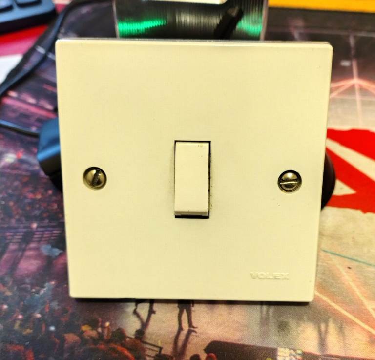 Volex Single Switch - 21A
