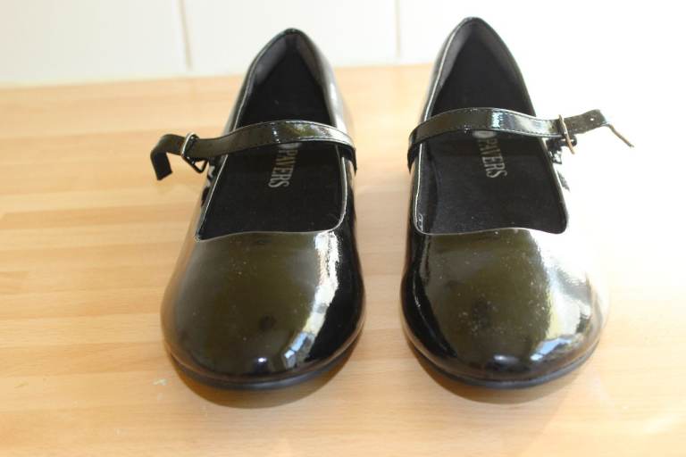 PAVERS Black Patent Mary Jane Shoes – Good Condition