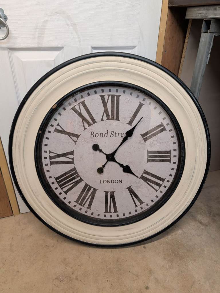 Large indoor clock 