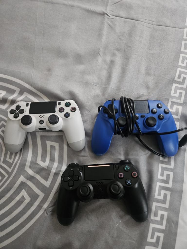 PS4 controller x 3 special offer 
