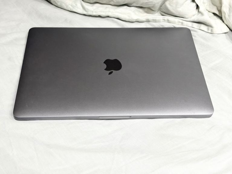 CAN DELIVER, MACBOOK PRO 2020 13” LAPTOP M1, 16GB RAM,256GB SSD SPACE GREY BATTERY CYCLE COUNT 170 