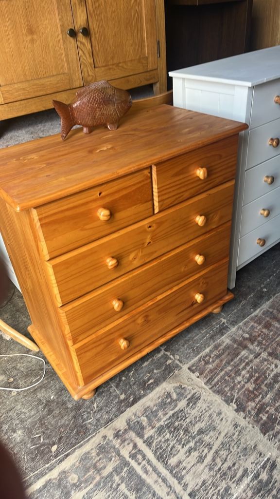 Pine Chest of Drawers with 2 Small and 3 Large Drawers
