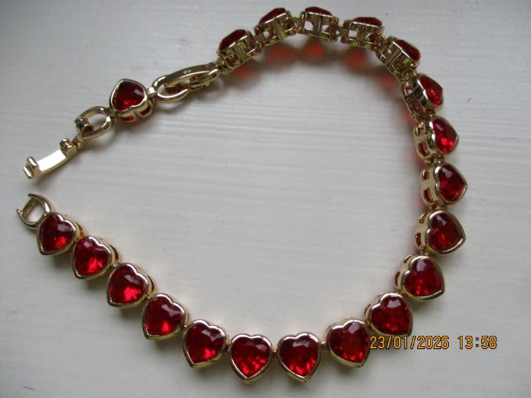 Red heart bracelet 7.5 inches