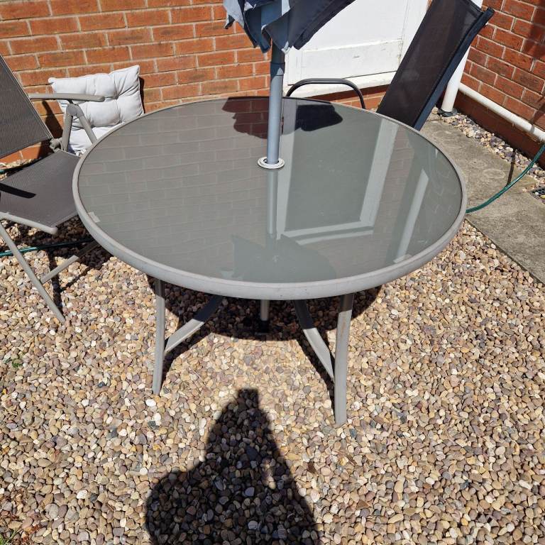 FREE Garden Table and Parasole 