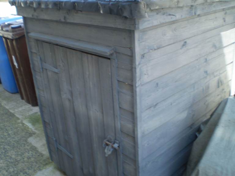 Dog kennel