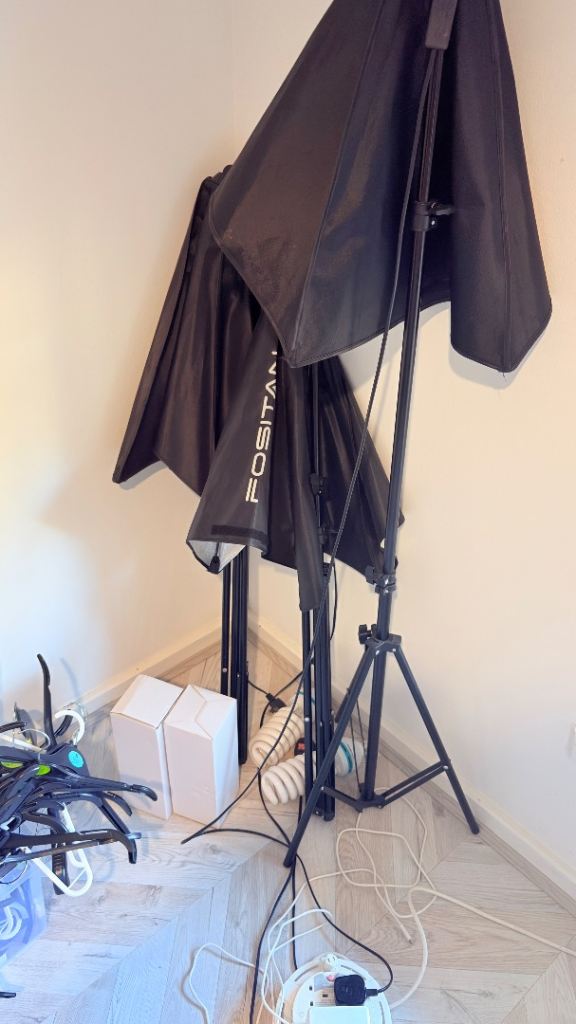 Adjustable studio lights photography x3 including bulbs with two spare bulbs