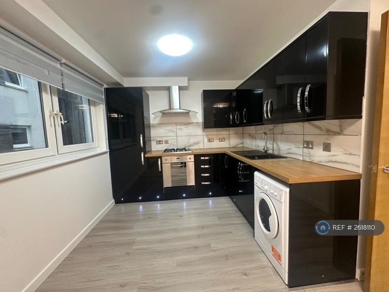 2 bedroom flat in Cambuslang, Glasgow, G72 (2 bed) (#2618110)