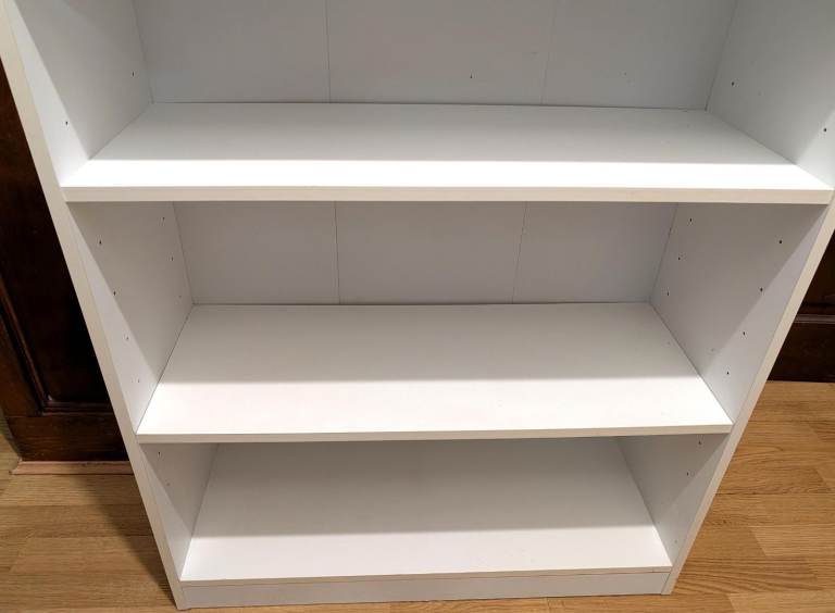 Book case / shelves WHITE 78cm (wide) x 29cm (deep) x 92cm (high)