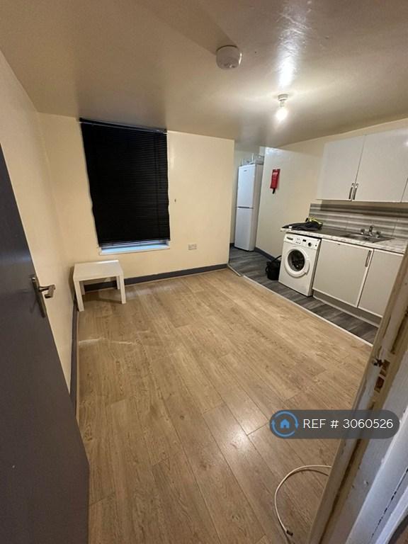 2 bedroom flat in Ladypool Road, Birmingham, B12 (2 bed) (#3060526)