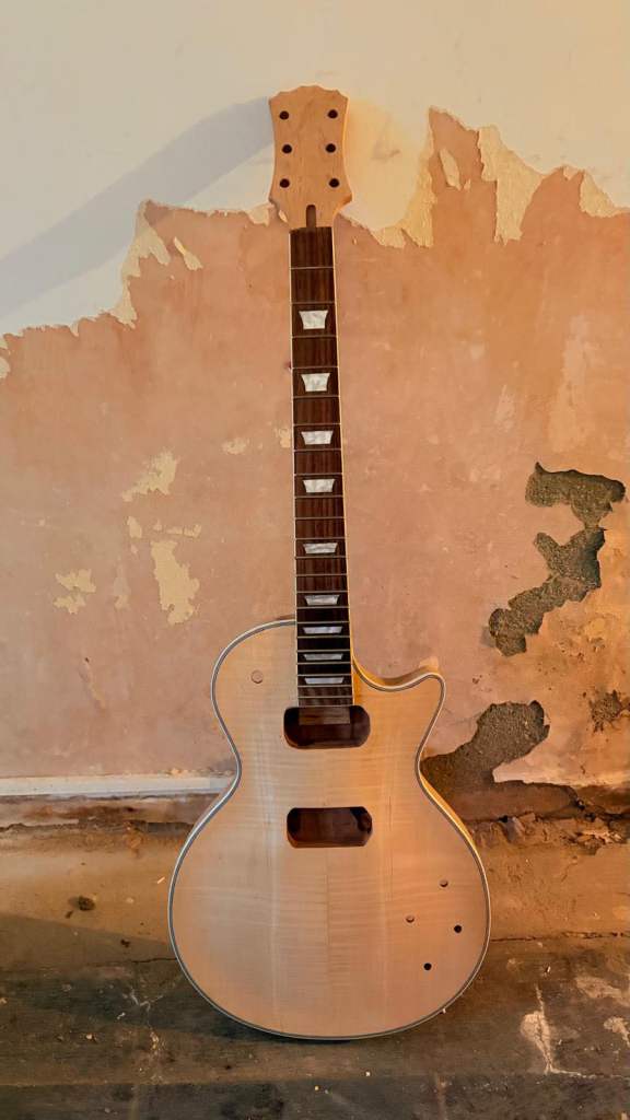 GIBSON Les Paul style wooden guitar body