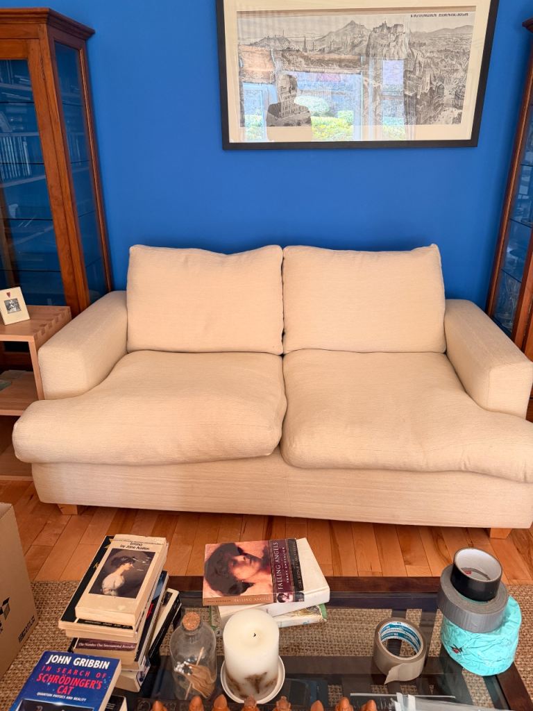 Cream 2-Seater Sofa – excellent condition 