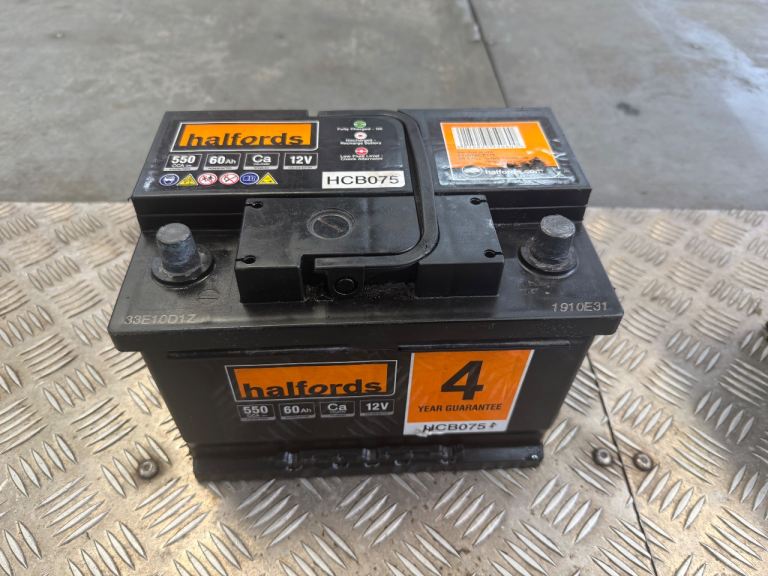 HALFORDS 12 VOLT BATTERY 60AH  GOOD CONDITION 