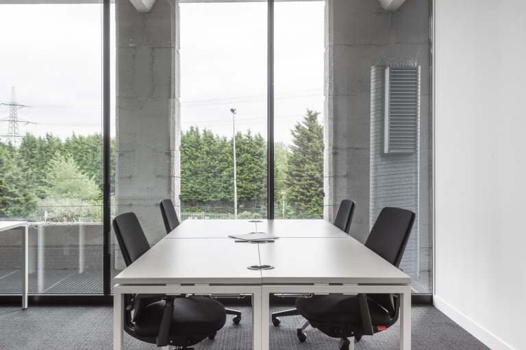 Birmingham - B249FE \ Serviced Office for Rent with 5-Desk Capacity