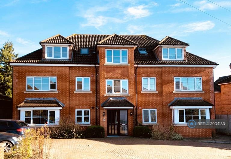 2 bedroom flat in Worplesdon Court, Guildford, GU2 (2 bed) (#2904133)