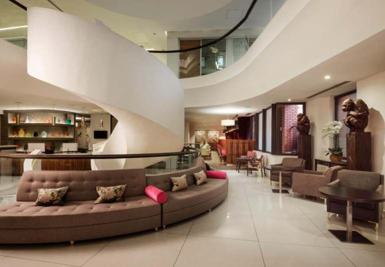 2 and 70 Person Private Office Suites to rent in *Kensington*, Central London W8