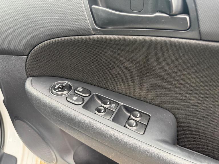 2011 Hyundai i30 1.6 Comfort 5dr Auto ESTATE PETROL Automatic