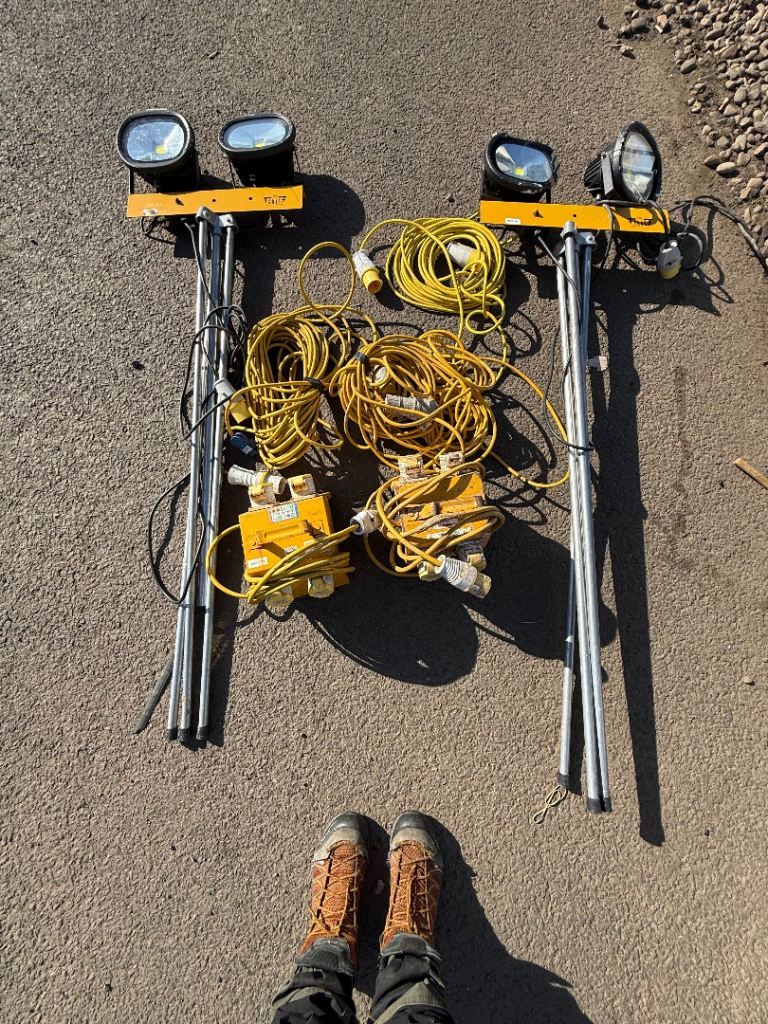 110v. Extension cables and spot lights all working 