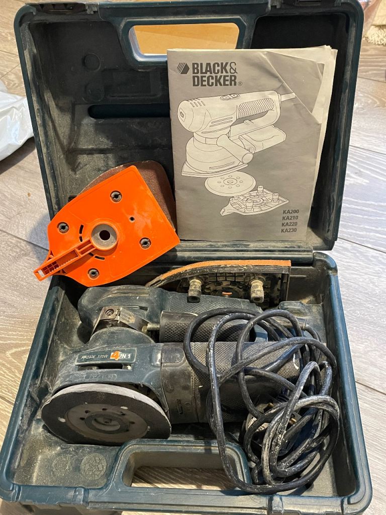 Black & Decker KA200 Random Orbit Sander with Case