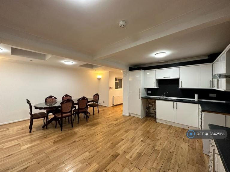 1 bedroom in Cambridge Road, Ilford, IG3 (#2342588)