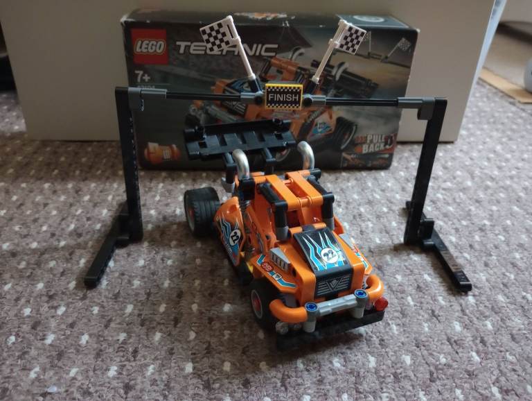LEGO TECHNIC Race Truck with PULL BACK Motion 42104 in excellent condition, built once. Retired