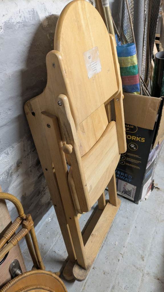 Wooden highchair 
