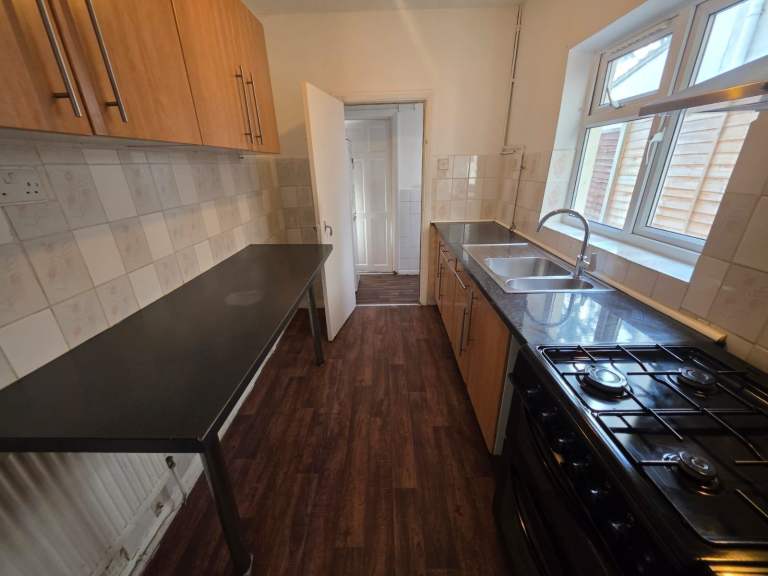 Spacious 3 Bedroom House in Bury Park - Available Now
