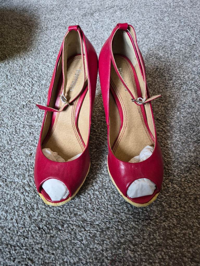 Red 'Barratts' wedges size 3