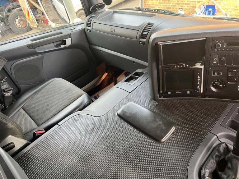 2013 SCANIA P400 8X4 TIPPER