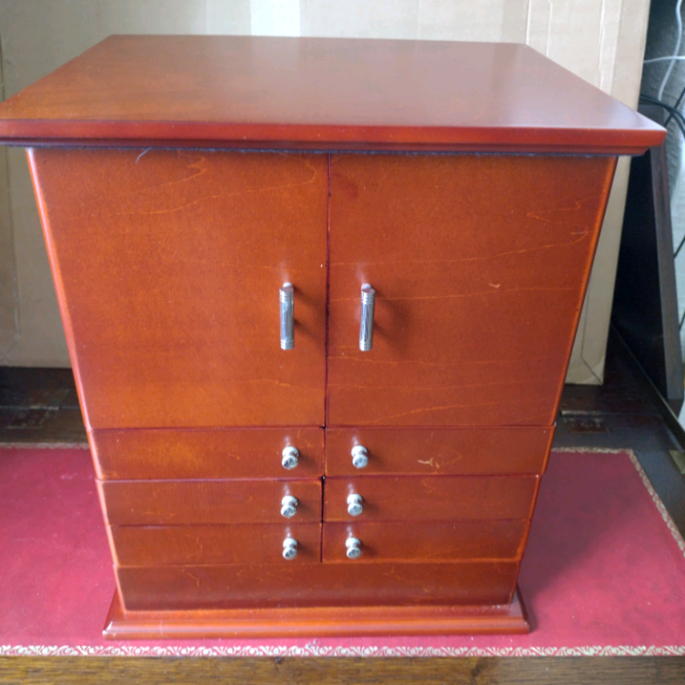 Jewellery cabinet 