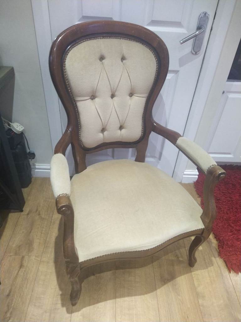 VICTORIAN ARMCHAIR BUTTON BACK BEIGE LOUIS