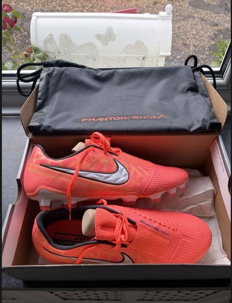 Size 8 “Nike phantom vnm”