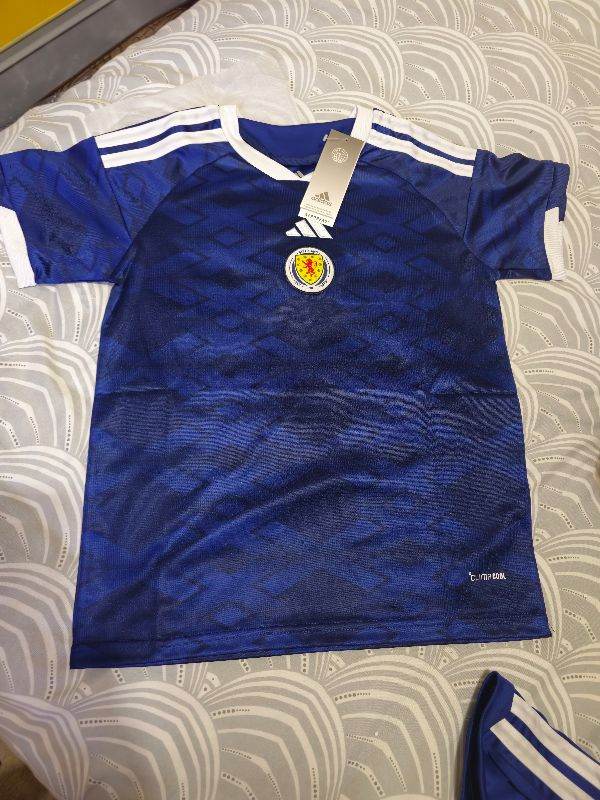 Scotland tops 20 each 2 for 30
