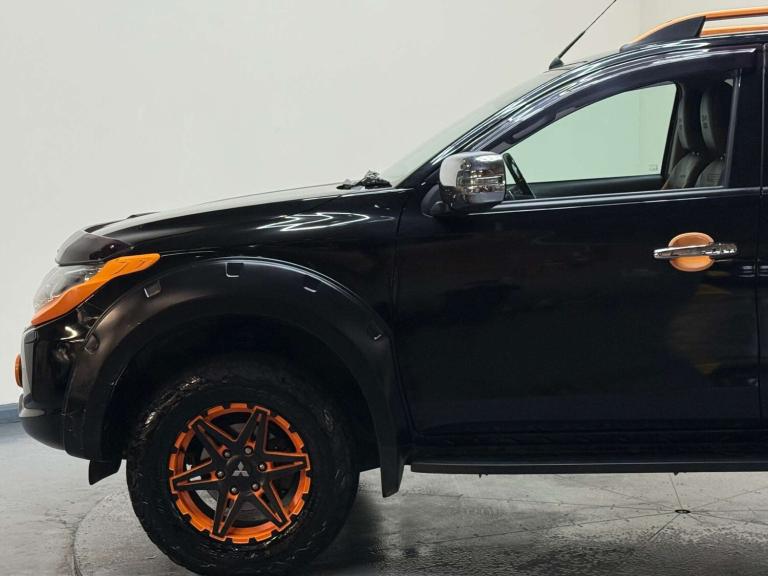 2018 Mitsubishi L200 2.4 L200 Barbarian SVP II DI-D Auto 4WD Pickup Diesel Automatic