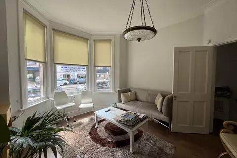 Double Room in Modern Houseshare - Latimer Road, North Kensington, W10 6QY - Bills included