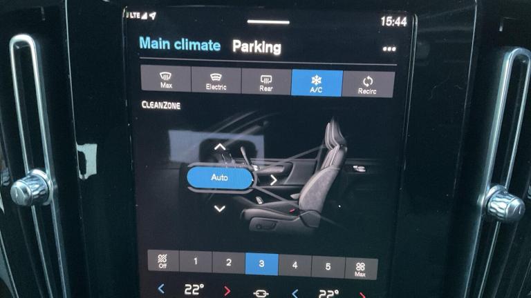 2022 Volvo XC40 Plus, B3 mild hybrid, Petrol, Dark ESTATE Petrol/Electric Hybrid Automatic